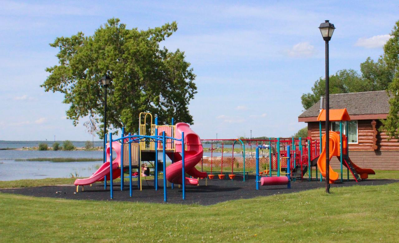 Alberta Beach Inn And Suites Zewnętrze zdjęcie